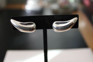 Tiffany & Co.  Elsa Peretti.  925 Sterling Silver Clip Earrings Retired Rare 2