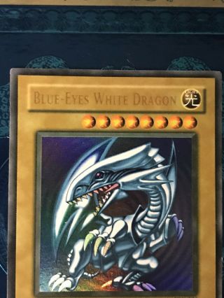 Ultra RARE Yugioh Blue Eyes White Dragon SDK - 001 Card in NM 2