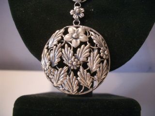 VINTAGE RARE STERLING CRAFT BY CORO ROUND FLORAL DESIGN NECKLACE WITH PENDANT 2