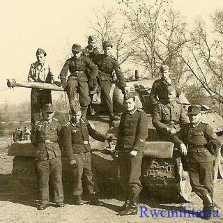 Rare Wehrmacht Troops W/ Captured Impressed Russian T - 34 Panzer Tank