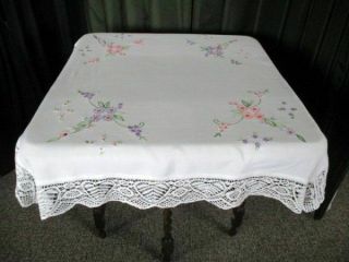 Vintage Tablecloth Hand Embroidered Flowers - Bobbin Lace Trim