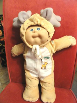 Vintage Girl Cabbage Patch Baby Doll W 6 Outfits 17 In.  Tall