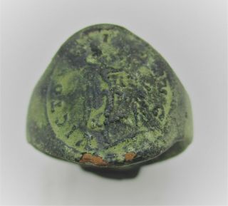DETECTOR FINDS ANCIENT ROMAN BRONZE RING WITH DEPICTION OF WINGED NIKE 3