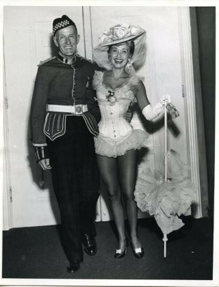 Jane Powell Leggy Candid In Sexy Showgirl Costume Rare 8x10 Photo