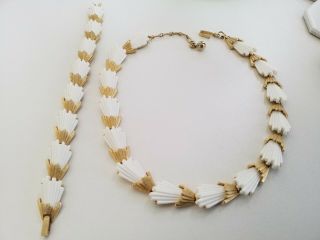 Rare Signed Crown Trifari Molded Milk Glass Necklace And Bracelet Set