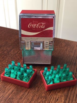 Vintage Dollhouse Miniature Coca Cola Vending Machine And 2 Crates Of Bottles