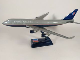 United Airlines Boeing 747 - 400 Plastic Aircraft Model 1:250 Scale Wooster Rare