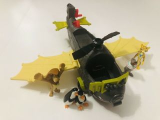 Madagascar 3 - Crash Landing Plane - Includes Figures,  Rare,  2011 Mattel