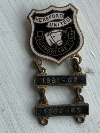 Rare Old Defunct Hereford United Supporters Club Badge Rare With Bars 1961 - 1963