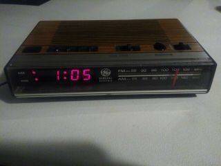 General Electric Ge 7 - 4624b Am/fm Alarm Clock Radio Vintage Woodgrain Retro