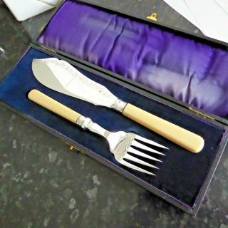 Vintage Chased Silver Plate Fish Servers Hm Silver Ferrules Sheffield 1911 Boxed