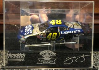 Jimmie Johnson 2006 Championship Action 1:24 Diecast Car With Display Case Rare