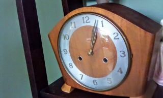 Vintage 1950s Smiths 1and 1/2 Hour Chimes Mantle Mantel Clock In Wooden Case Gwo