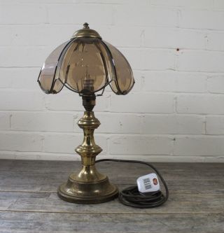 Vintage Mid Century Heavy Brass & Leaf Design Glass Shade Table Lamp.
