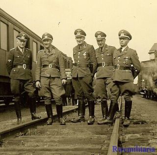 Port.  Photo: RARE German Elite Sicherheitsdienst Polizei Officers by Trains 2