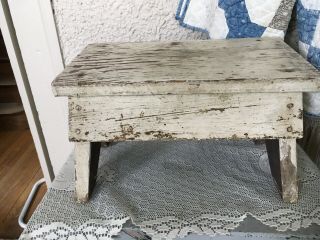 Primitive Vintage Antique Foot Stool Bench With Chippy Paint