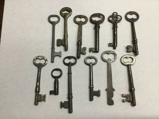 12 Antique Skeleton Keys