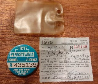 Vtg 1975 Pennsylvania Pa Resident Fishing License Badge Button W/ Paper & Pocket
