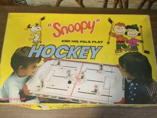 1972 Vintage,  Rare Game “snoopy” And His Pals The Peanuts Gang,  Ice Hockey Game