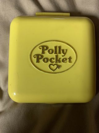 Polly Pocket Vintage 1989 Midge’s Play School Compact with Dolls 3