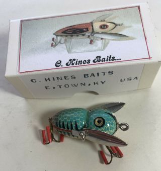 C Hines Crawler No.  626 Blue Scale 1/38 Lure Box Signed By Charles Hines