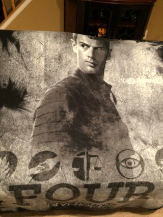 Hot Topic Divergent " Four " Tobias Eaton Fleece Blanket Rare Euc