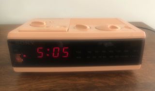 Sony Dream Machine Fm/am Digital Alarm Clock Radio (model Icf - C3w) Retro Peach