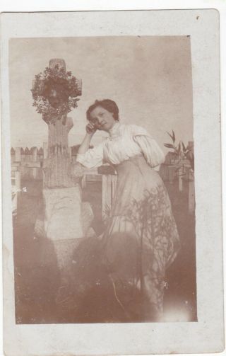 1910s Pretty Young Woman Girl Tombstone Grave Cemetery Post Mortem Antique Photo