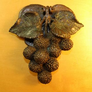 Sf Bay Trading Co.  Brass / Bronze Door Knocker Figural Berry Grape Leaf Vintage