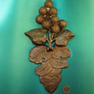 SF Bay Trading Co.  Brass / Bronze DOOR KNOCKER Figural Berry Grape Leaf Vintage 3