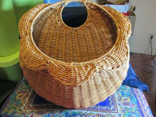 Vintage Round Wicker Wall Pocket Planter Hanging Basket W Handle 13 "