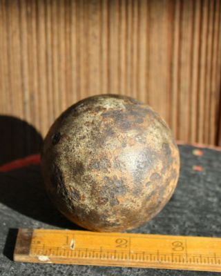 Cannon Ball Antique Cast Iron Small 2.  5 Inch Dia.  Weight 2.  4 Pounds.