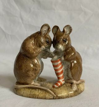 Rare Royal Albert England,  Beatrix Potter,  The Christmas Stocking,  Figurine