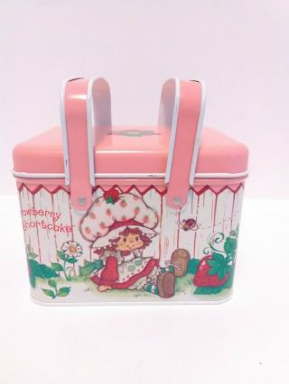 Vintage 1982 Strawberry Shortcake Tin Picnic Basket W/ Handles And Clothes