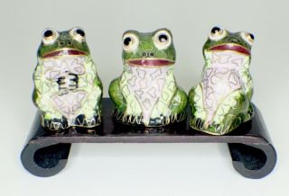 Vintage Hand Made Chinese Cloisonne Enamel Set Of 3frogs Sitting On Wooden Bench