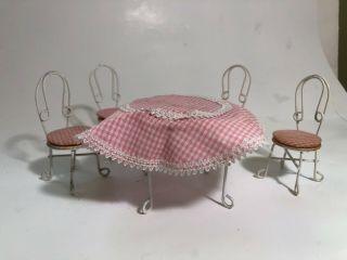 Vtg Set Dollhouse Miniature 4 Ice Cream Parlor Metal Chairs & Table & Tablecloth