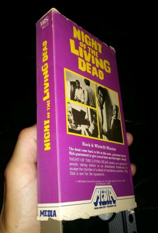 Rare 1982 NIGHT OF THE LIVING DEAD (1968) VHS Horror Movie Video Media Home Ent 2
