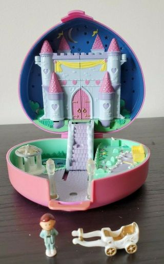 Vintage 1992 Starlight Castle Polly Pocket.  Lights Up.  Prince And Carriage