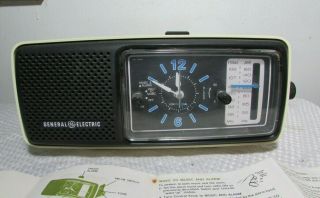1970 ' s Vintage Retro Rare GE Alarm Clock Radio Model C4530A White Space Age Look 2