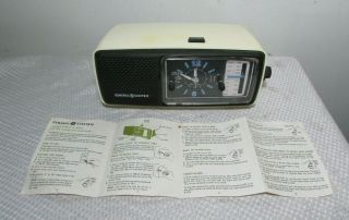 1970 ' s Vintage Retro Rare GE Alarm Clock Radio Model C4530A White Space Age Look 3