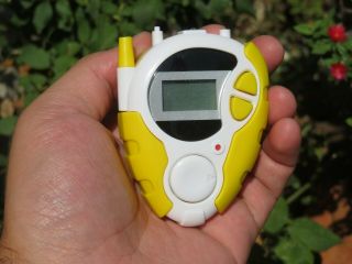 Vintage 2000 Digimon Digivice Pre Owned Rare Yellow