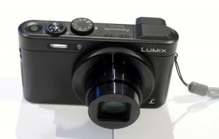 Panasonic Lumix Lf - 1 12mp 28 - 200mm F/2 - 5.  9.  Rare Classic