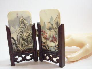 Asian Theme Bi - Fold Handpaint Screen Dollhouse Miniature Porcelain Wood Vintage