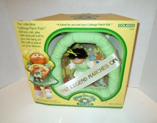 Cabbage Patch Kids Pin - Ups 1983 Minni Chrissie & Her Garden Greenhouse