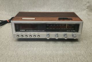 Yorx Vintage Am - Fm Electronic Digital Alarm Clock Am/fm Radio R 5146