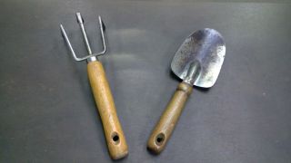Old Vintage Metal Garden Hand Tools Spade & Claws Primitive