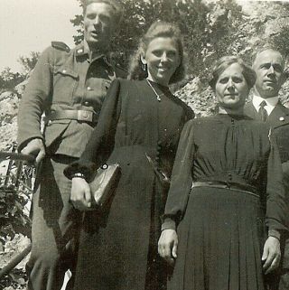 Rare German Elite Waffen Sturmmann On Leave Posed W/ Sister & Parents