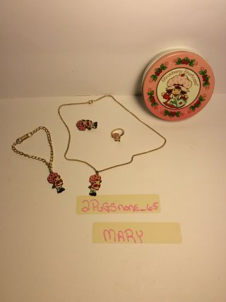 Vintage Strawberry Shortcake Necklace Bracelet Ring And Pin In Tin