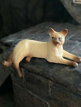 Vintage Miniature Dollhouse Artisan Sculpted Pet Siamese Cat Relaxed Edge Sitter