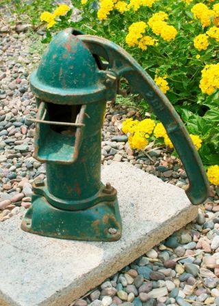 Vintage Cast Iron Farm Water Pump Antique Hand Pump Wl Davey Corp Rockford Il